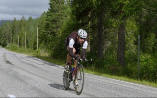 竞彩网：恩比德里程碑之夜徒留尴尬，米切尔单节20分率骑士逆转大胜76人