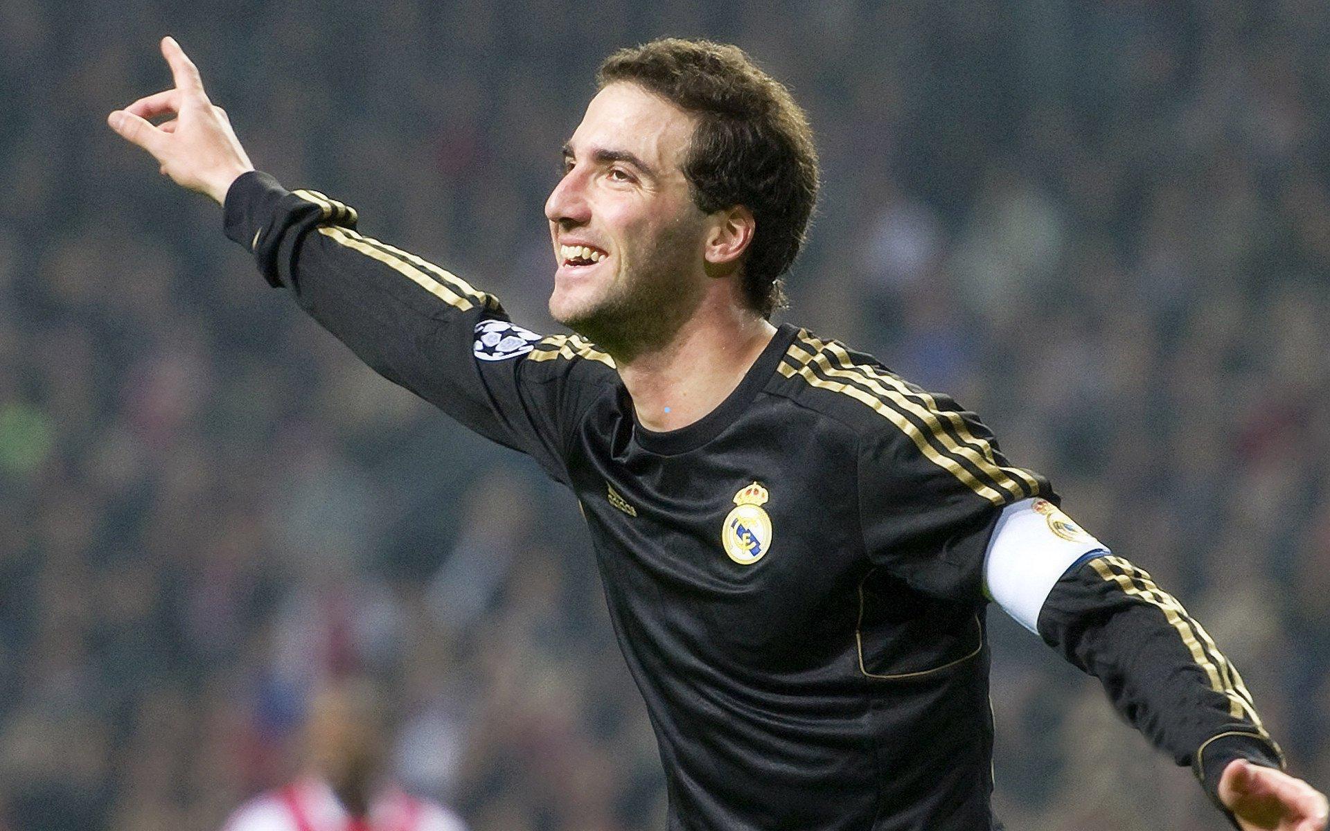 【竞彩网】拜仁慕尼黑引援策略剖析，施洛特贝克与于帕梅卡诺的高昂代价与续约动态-第2张图片-竞彩网官网-权威赛事资讯平台-专业数据服务